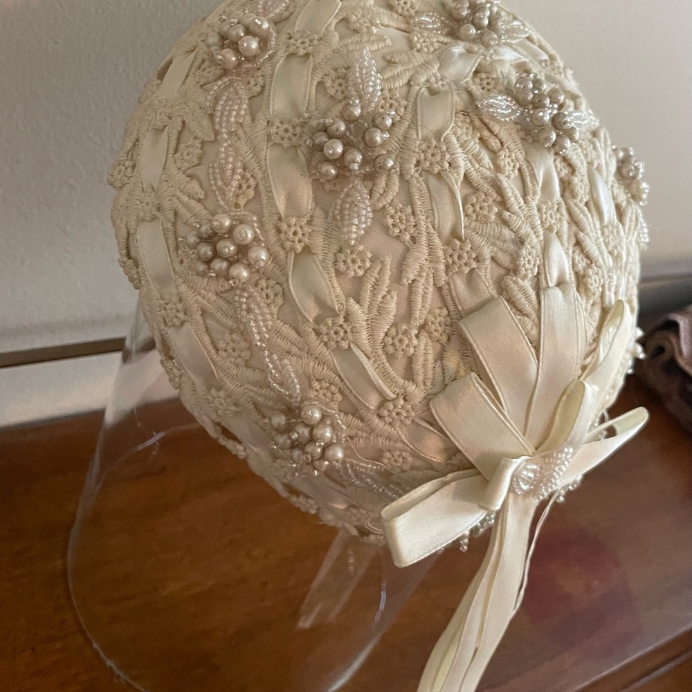Wedding veil. Juliet cap style. Exquisite Antique. Hand made gorgeous. Lace - Picture 4 of 12